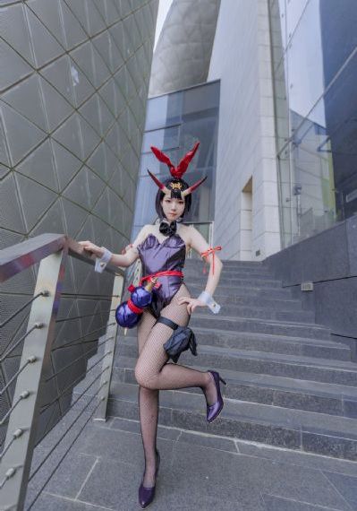 25岁女高中生
