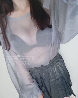 一边亲一边摸下奶免费